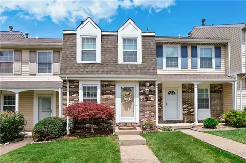 2547 Hawthorne Dr, Oakdale, PA 15071