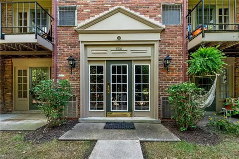 980 Chatham Park Dr #K, Pittsburgh, PA 15216