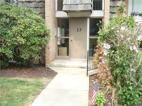 1335 Forest Green Dr, Coraopolis, PA 15108