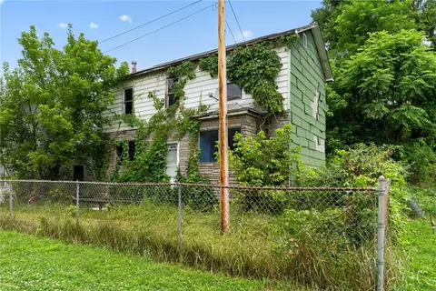 7 Short St, Smock, PA 15480