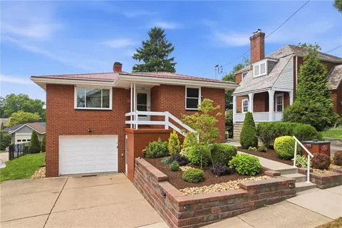 111 Marlin Dr E, Pittsburgh, PA 15216