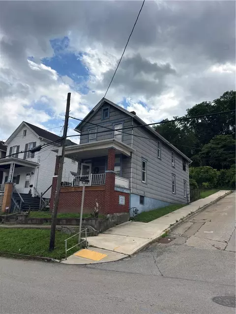 859 Lincoln Ave, Charleroi, PA 15022