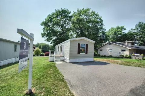 208 Cedar Ln, Valencia, PA 16059