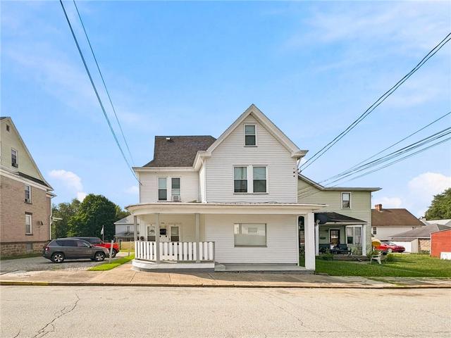 226 E Fairview Ave, Connellsville, PA 15425