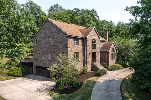 118 Wedgewood Dr, Gibsonia, PA 15044