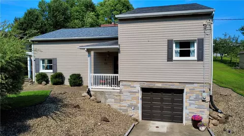 111 Oak Manor Dr, Natrona Heights, PA 15065