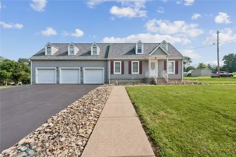 1676 E Laurel Cir, Mount Pleasant, PA 15666