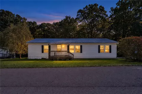 228 Sunny Hill Dr, Valencia, PA 16059