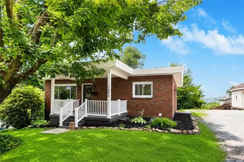 1040 Summit Dr, Greensburg, PA 15601