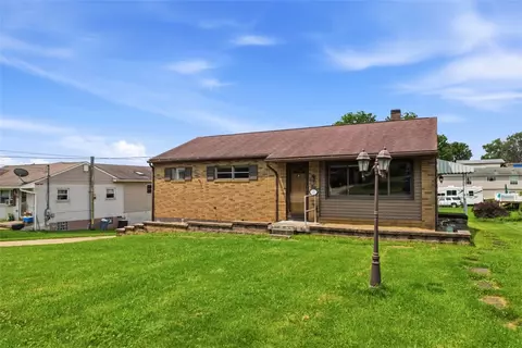 25 Dolly Ave #4, Jeannette, PA 15644