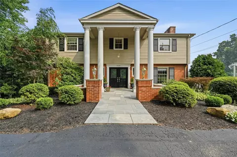 2625 Fairgreen Dr, Pittsburgh, PA 15241
