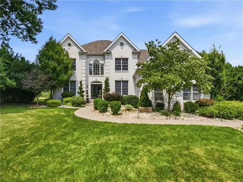 1805 Hassam Rd, Coraopolis, PA 15108