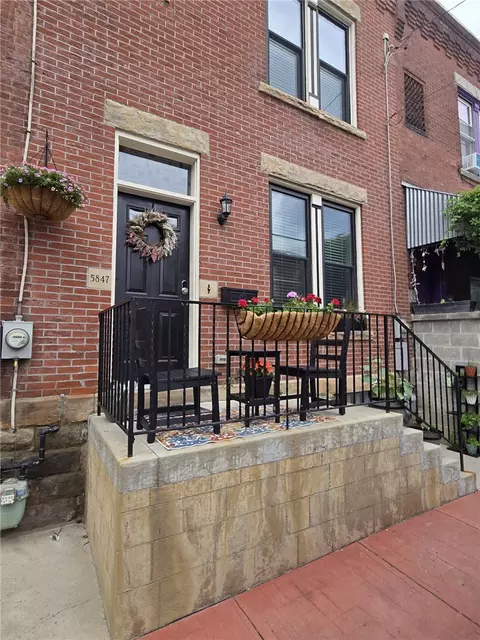 5847 Pierce St, Pittsburgh, PA 15232
