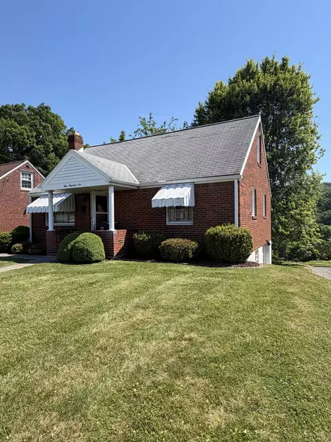 106 Sherwick, Elizabeth, PA 15037