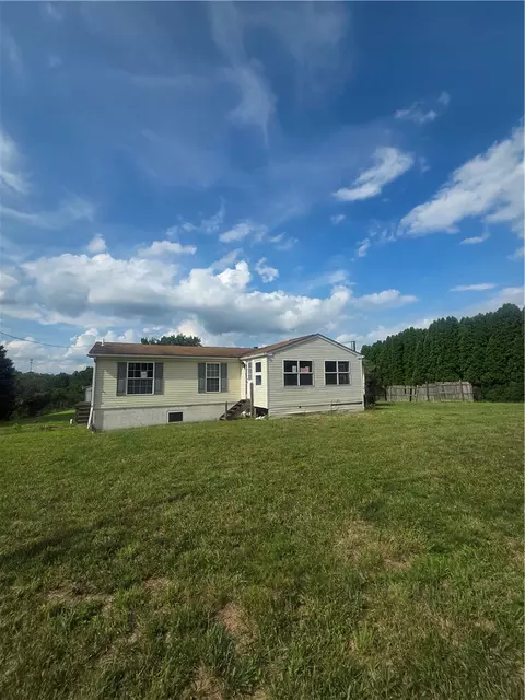 1242 Clark St, White Oak, PA 15131