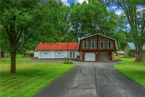 163 Chapel Dr, Ellwood City, PA 16117