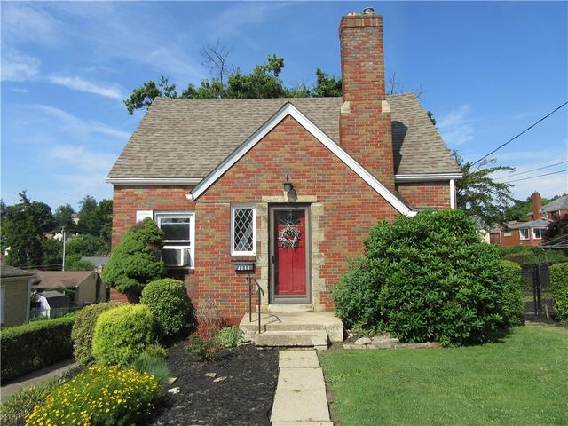 4814 Roberta Dr, Pittsburgh, PA 15236