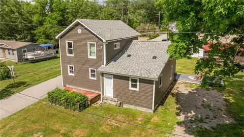 12 Wood St, Sandy Lake, PA 16145