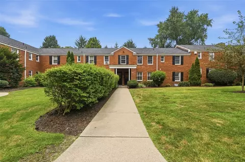 832 Thorn St #14, Sewickley, PA 15143