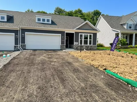 332 Gleneagles Dr, Butler, PA 16001