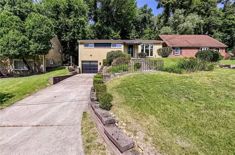 1212 Robinia Dr, Pittsburgh, PA 15221