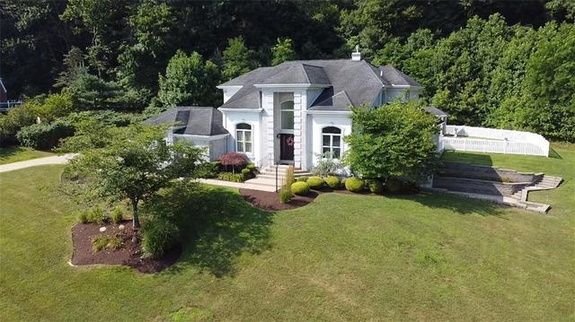 64 Wiggins Ln, Uniontown, PA 15401