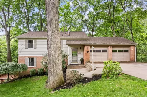 8648 W Barkhurst Dr, Pittsburgh, PA 15237