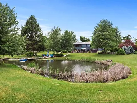 26 Lois Ln, Mercer, PA 16137