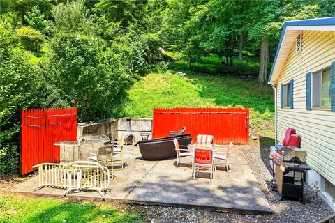 Exterior - 627 E Lakeview Rd, Confluence, PA 15424 photo 3 of 16
