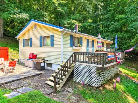 Exterior - 627 E Lakeview Rd, Confluence, PA 15424 photo 5 of 16
