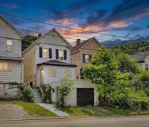 218 N 4th St, Jeannette, PA 15644