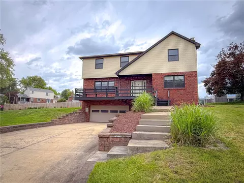 2500 Red Oak Dr, Pittsburgh, PA 15220