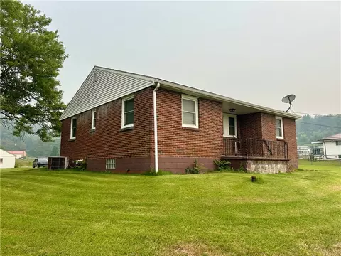 Exterior - 2013 State St, Clairton, PA 15025 photo 5 of 7