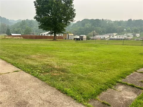 Exterior - 2013 State St, Clairton, PA 15025 photo 6 of 7