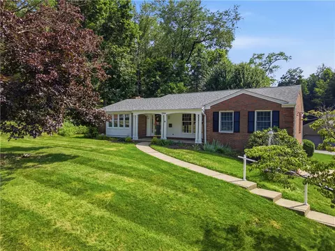 3204 Postgate Dr, Bethel Park, PA 15102
