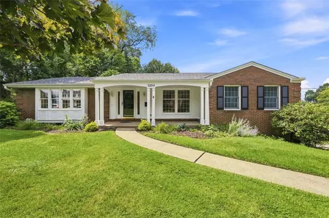 3204 Postgate Dr, Bethel Park, PA 15102