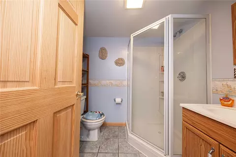 Bath - 122 Painter St, Trafford, PA 15085 photo 5 of 5