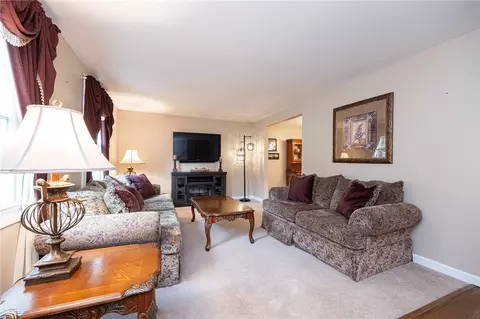 Living - 122 Painter St, Trafford, PA 15085 photo 1 of 3
