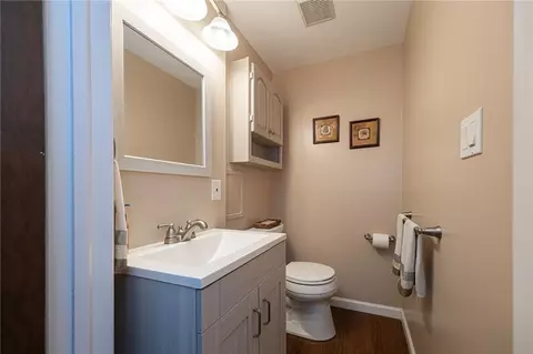 Bath - 122 Painter St, Trafford, PA 15085 photo 1 of 5