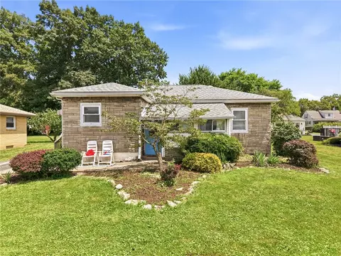 423 Indiana Ave, Farrell, PA 16121