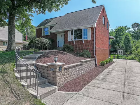 308 Lupine Dr, Pittsburgh, PA 15209