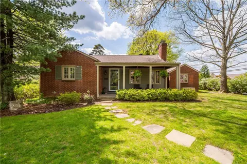 25 Arla Dr, Pittsburgh, PA 15220