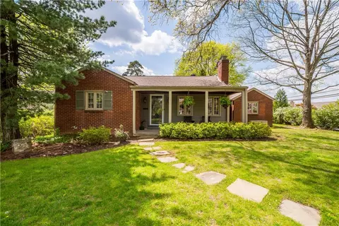 25 Arla Dr, Pittsburgh, PA 15220