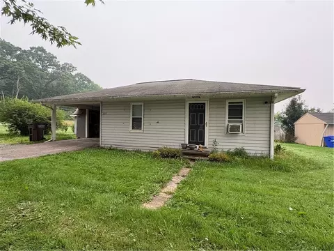 227 W Henry St, Harrisville, PA 16038