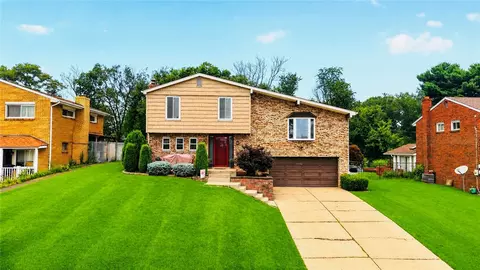 306 Beckman Dr, Mckeesport, PA 15132