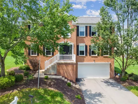 302 Davinci Ct, North Belle Vernon, PA 15012