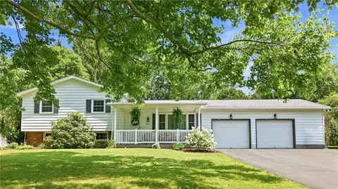 7 Redwood Dr, Greenville, PA 16125