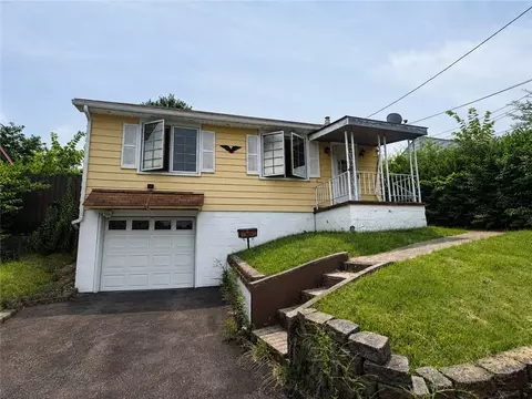 520 Pinehurst Dr, North Versailles, PA 15137