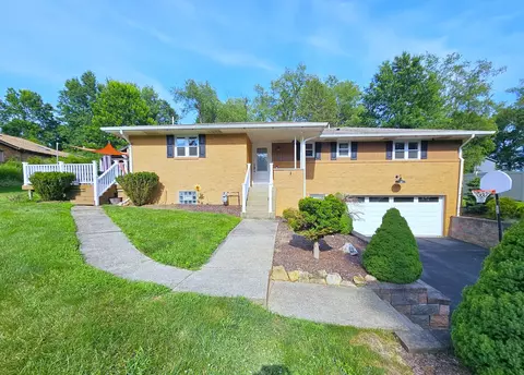 145 Brookdale Cir, Canonsburg, PA 15317