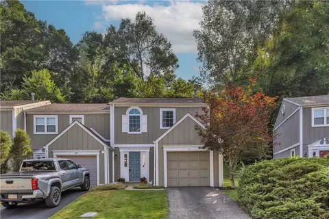 47 New London Dr, Oakmont, PA 15139